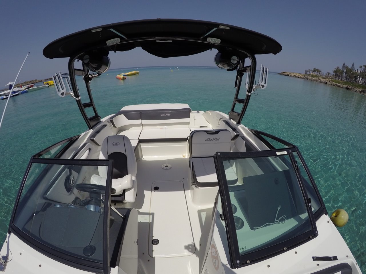 Picture of Sea Ray Luxury Boat