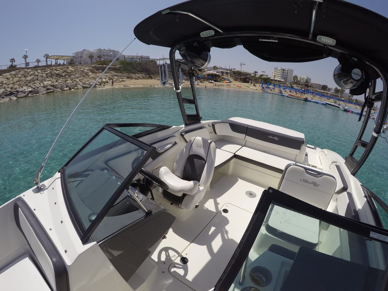 Picture of Sea Ray Luxury Boat